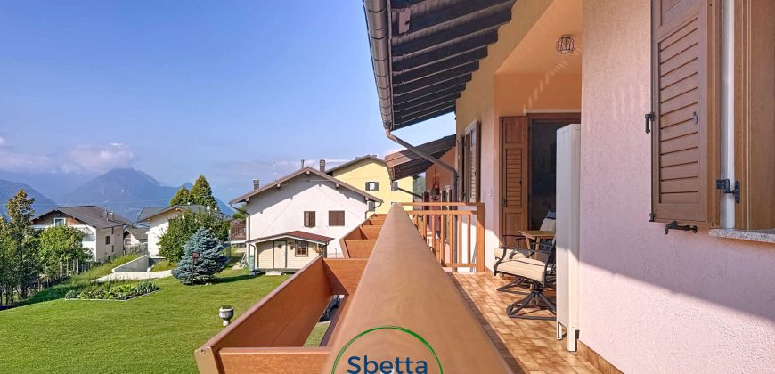 CASA BIFAMILIARE CON GIARDINO