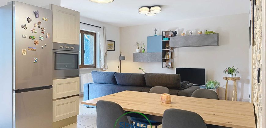 CASA BIFAMILIARE CON GIARDINO