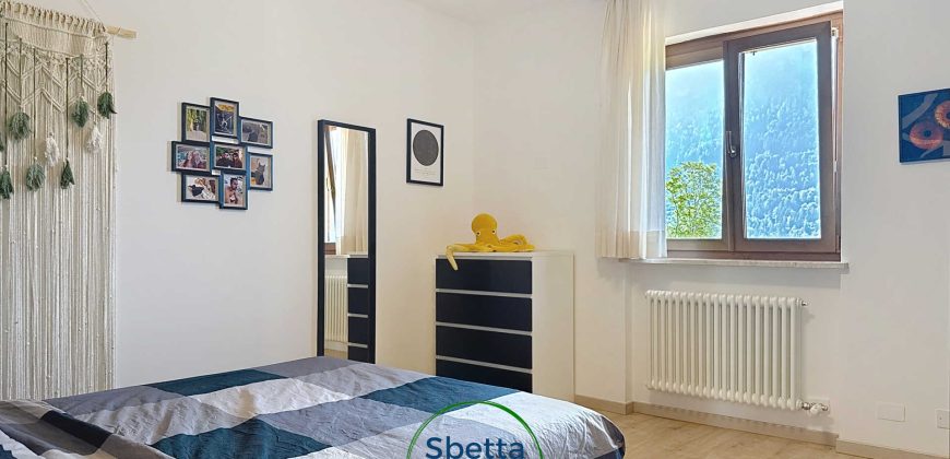 CASA BIFAMILIARE CON GIARDINO