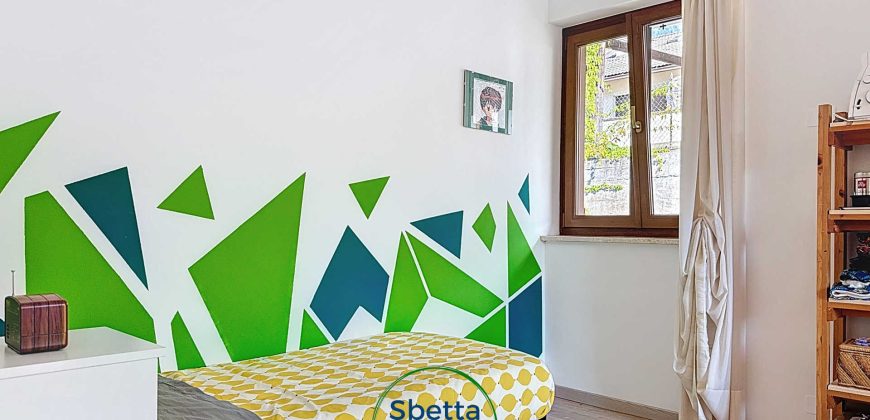 CASA BIFAMILIARE CON GIARDINO