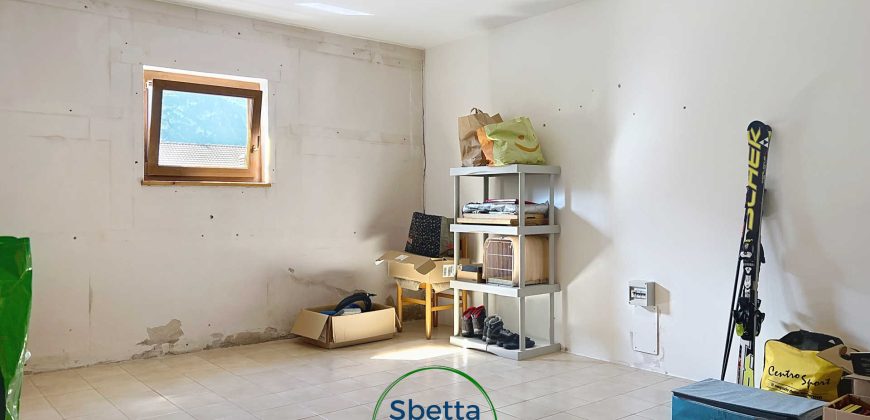 CASA BIFAMILIARE CON GIARDINO