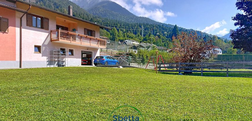 CASA BIFAMILIARE CON GIARDINO