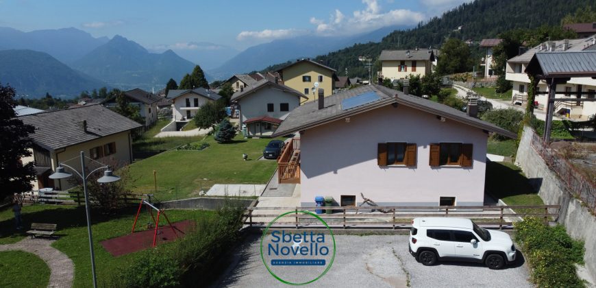 CASA BIFAMILIARE CON GIARDINO