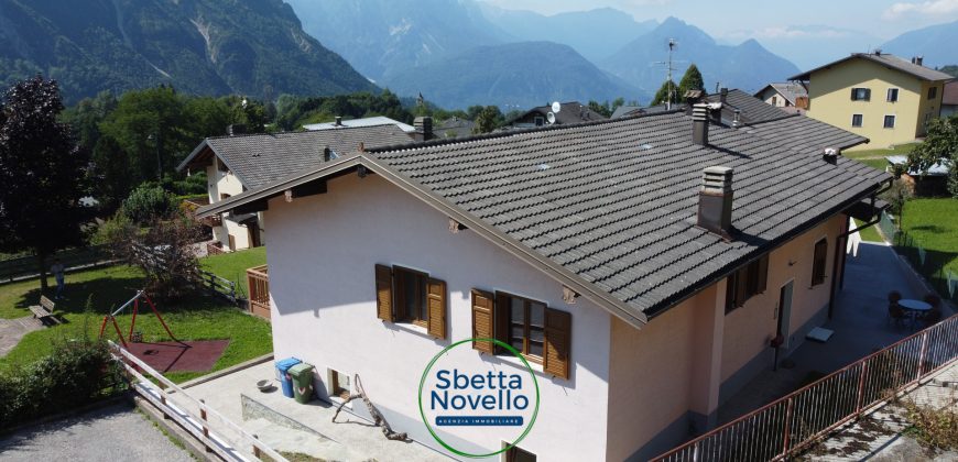 CASA BIFAMILIARE CON GIARDINO