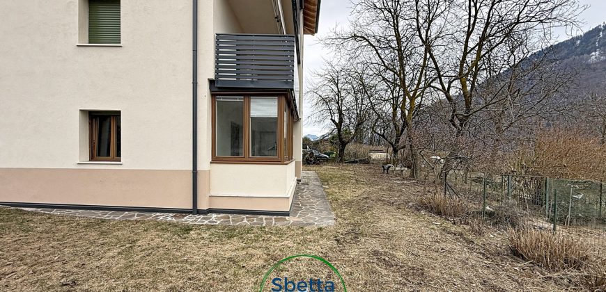 APPARTAMENTO CON GIARDINO E GARAGE