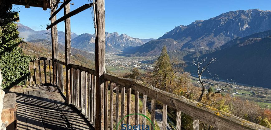 CASA SINGOLA DA RISTRUTTURARE CON VISTA PANORAMICA