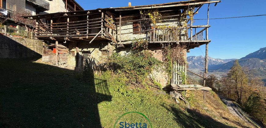 CASA SINGOLA DA RISTRUTTURARE CON VISTA PANORAMICA