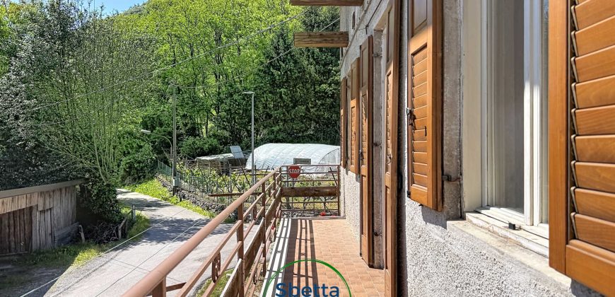 PORZIONE DI CASA  INDIPENDENTE A NOVALEDO