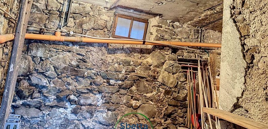 PORZIONE DI CASA  INDIPENDENTE A NOVALEDO