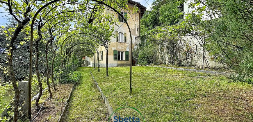 CASA STORICA CON PARCO