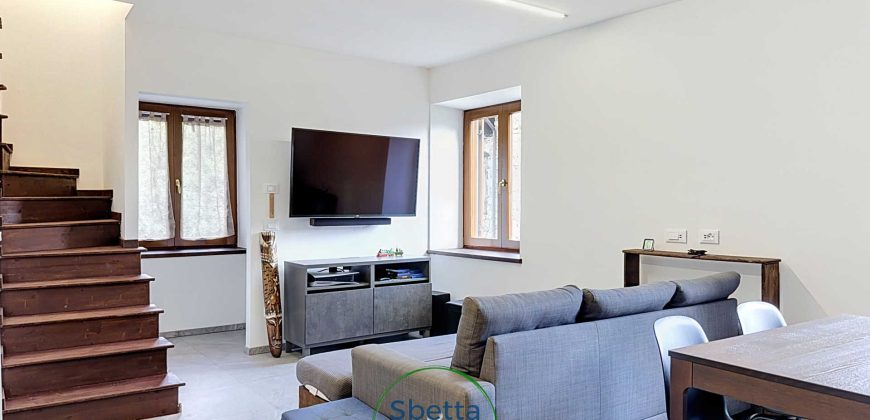CASA INDIPENDENTE A SAMONE