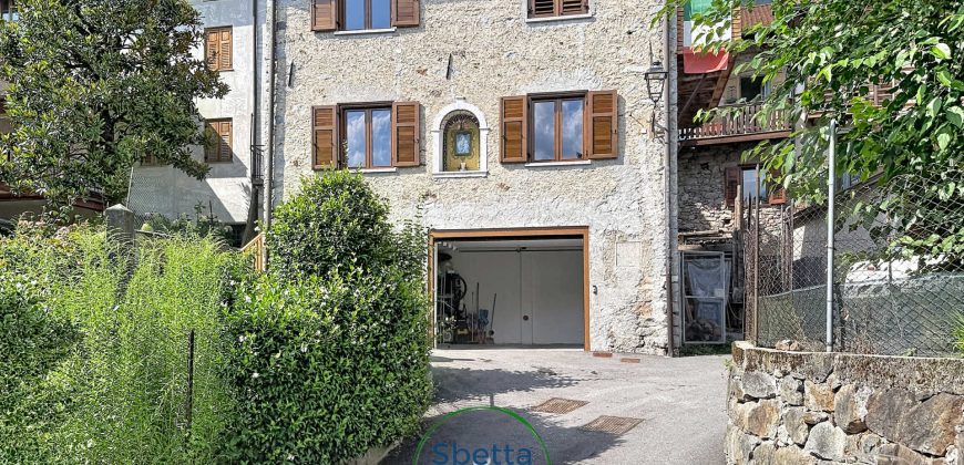 CASA INDIPENDENTE A SAMONE