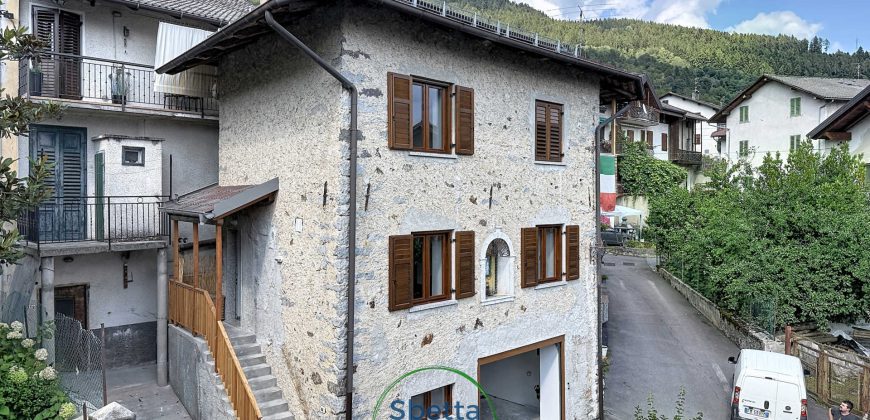 CASA INDIPENDENTE A SAMONE