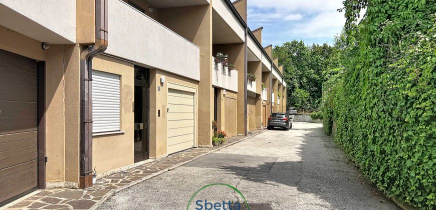 CASA A SCHIERA A VILLAZZANO