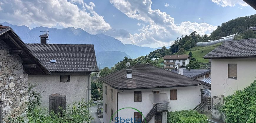 CASA INDIPENDENTE A SAMONE