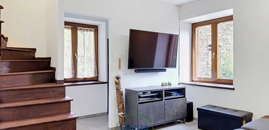 CASA INDIPENDENTE A SAMONE