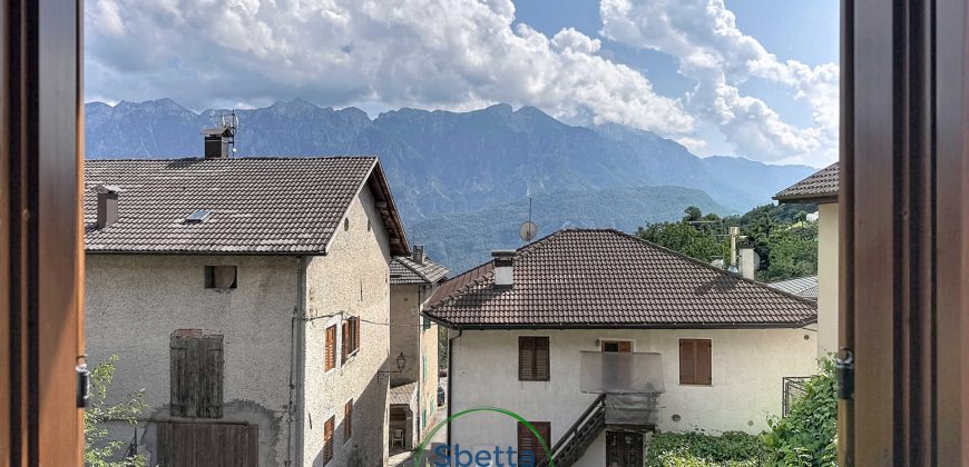 CASA INDIPENDENTE A SAMONE